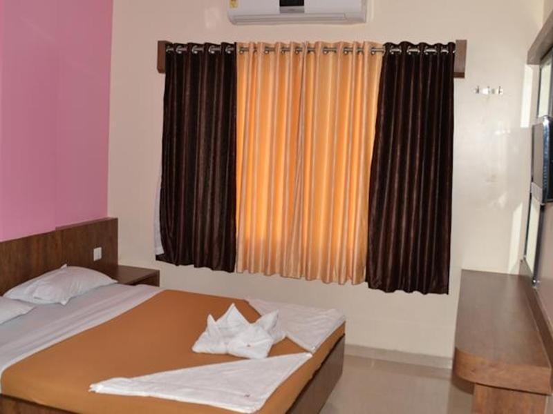 Sai Palkhi Hotel Shirdi Exterior photo