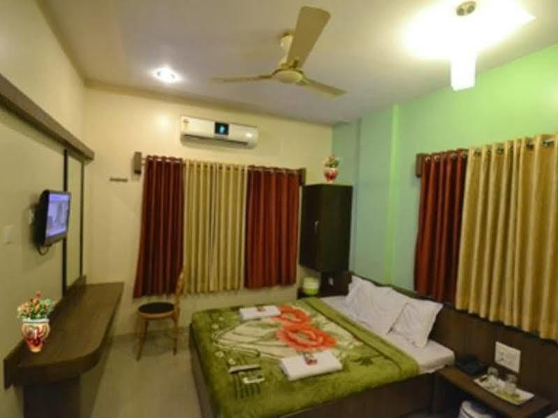 Sai Palkhi Hotel Shirdi Exterior photo